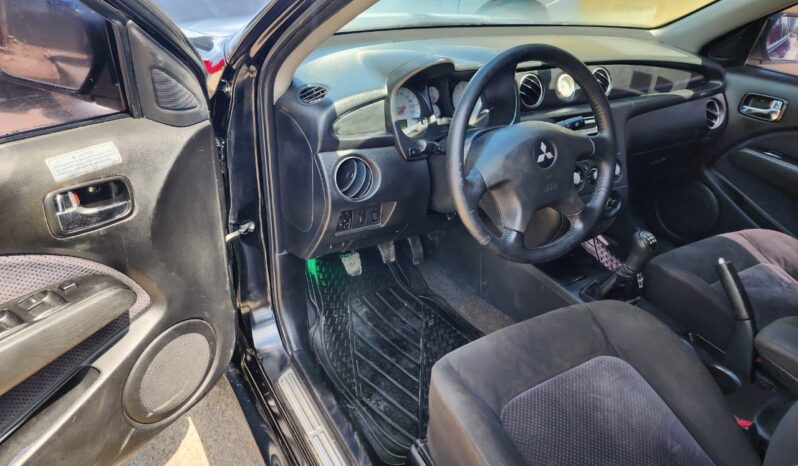 
								2003 Mitsubishi Outlander full									