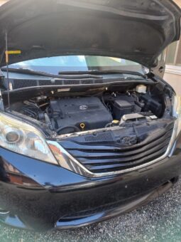 
										2012 Toyota Sienna full									