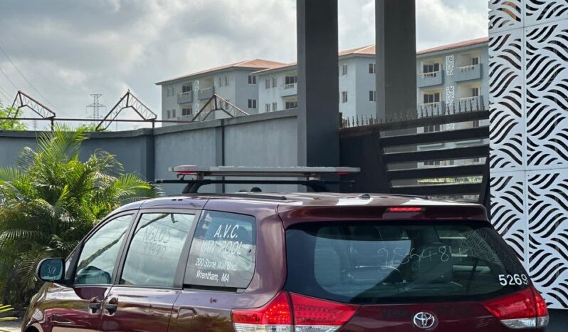 
								2015 Toyota Sienna full									