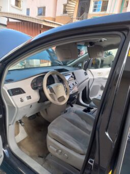 
										2012 Toyota Sienna full									