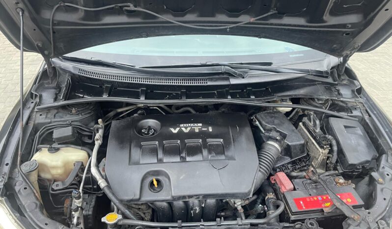 
								2010 Toyota Corolla full									