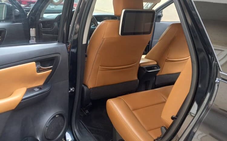 
								2021 Toyota Fortuner full									