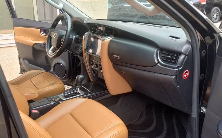
								2021 Toyota Fortuner full									