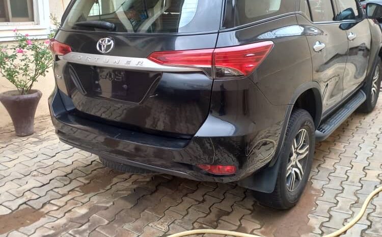 
								2021 Toyota Fortuner full									