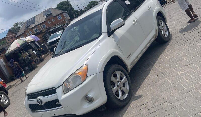 
								2010 Toyota RAV4 full									