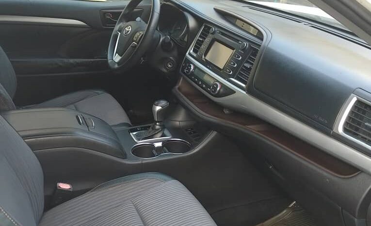 
								2016 Toyota Highlander full									