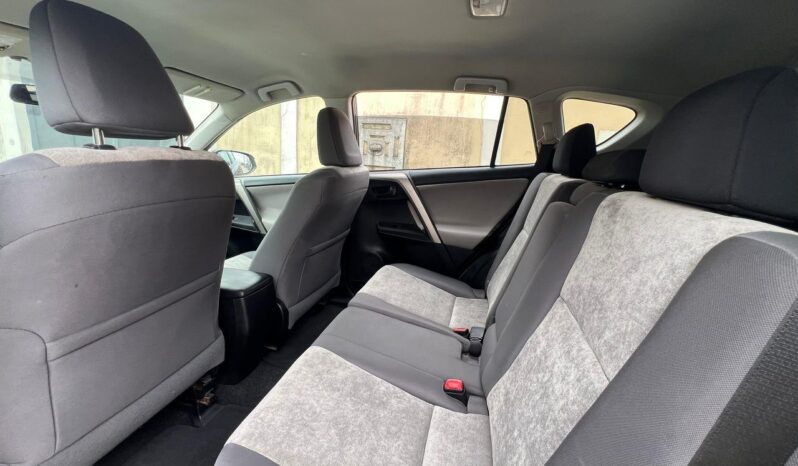 
								2015 Toyota RAV4 full									