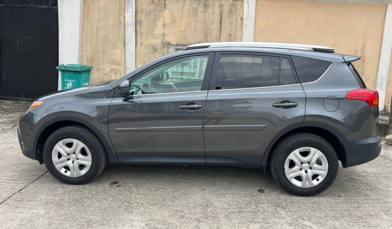 
								2015 Toyota RAV4 full									