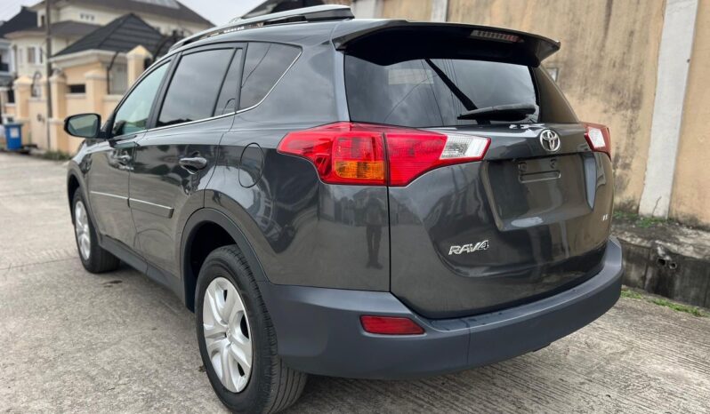 
								2015 Toyota RAV4 full									