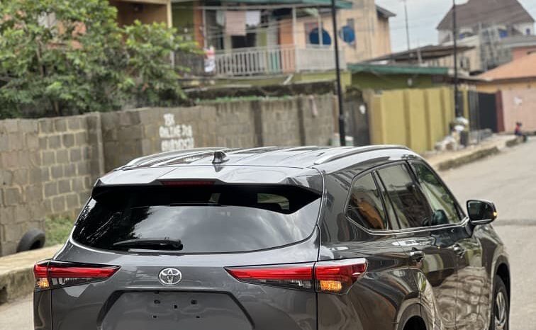 
								2021 Toyota Highlander full									