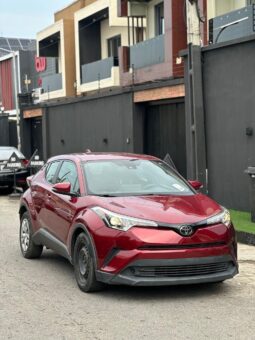 
										2019 Toyota C-HR full									