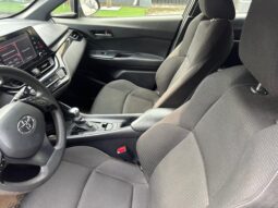 
										2019 Toyota C-HR full									