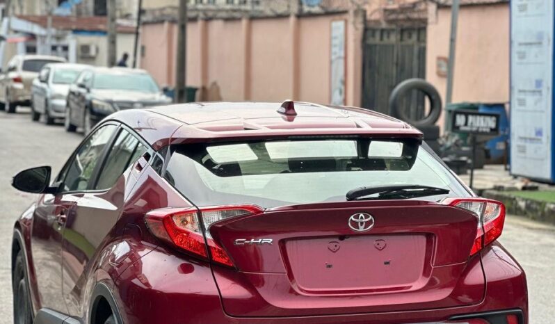 
								2019 Toyota C-HR full									