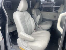 
										2011 Toyota Sienna full									