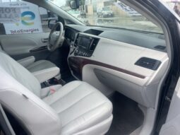 
										2011 Toyota Sienna full									