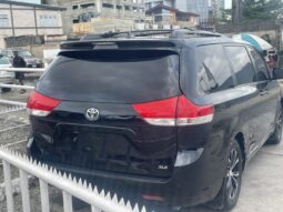 
										2011 Toyota Sienna full									