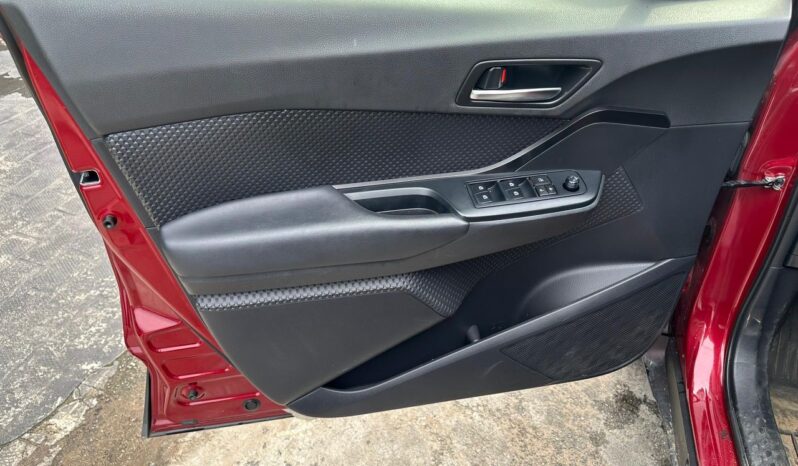 
								2019 Toyota C-HR full									