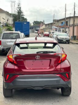 
										2019 Toyota C-HR full									