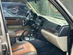 
										2012 Mitsubishi Pajero full									