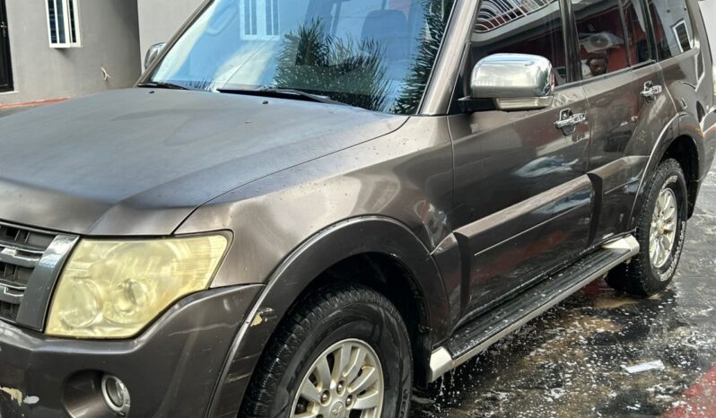 
								2012 Mitsubishi Pajero full									