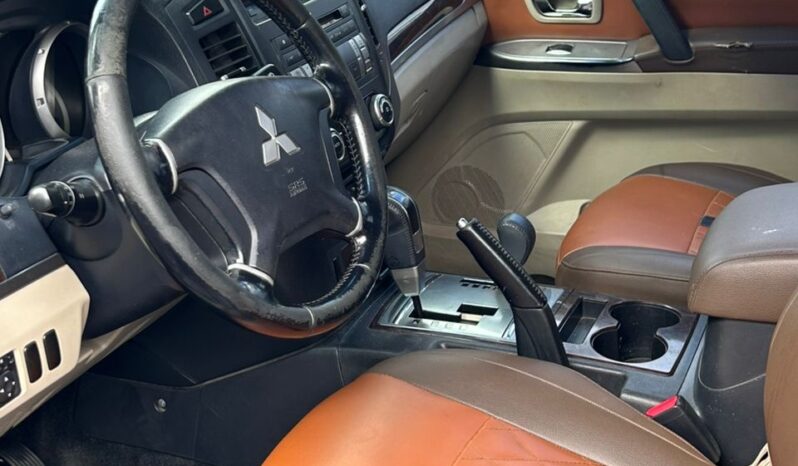 
								2012 Mitsubishi Pajero full									