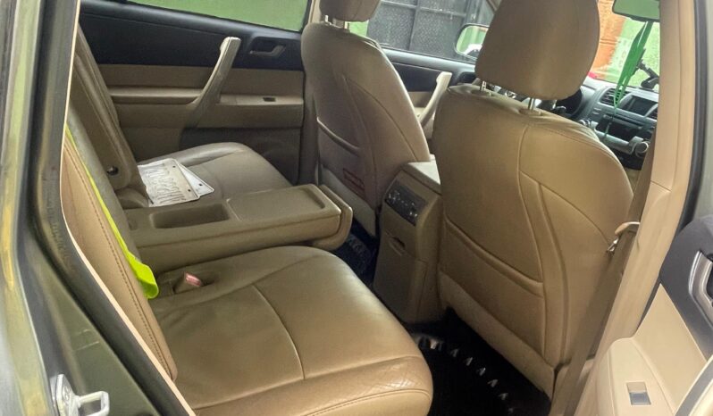 
								2011 Toyota Highlander full									