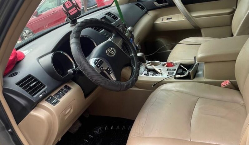 
								2011 Toyota Highlander full									