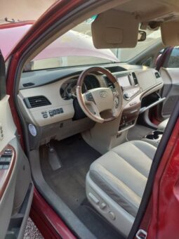 
										2011 Toyota Sienna full									