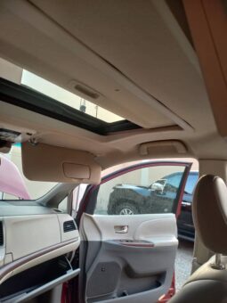 
										2011 Toyota Sienna full									