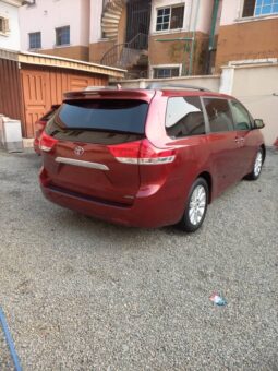 
										2011 Toyota Sienna full									