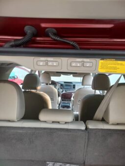 
										2011 Toyota Sienna full									