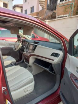 
										2011 Toyota Sienna full									