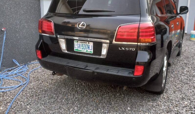 
								2011 Lexus LX570 full									