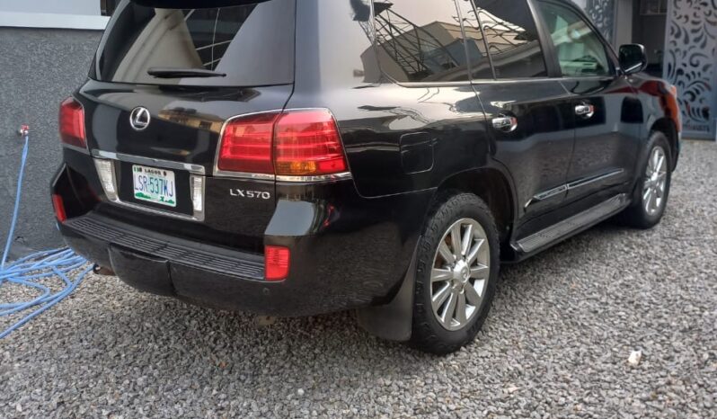
								2011 Lexus LX570 full									