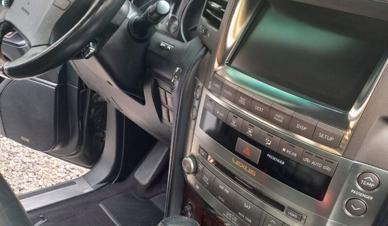 
								2011 Lexus LX570 full									