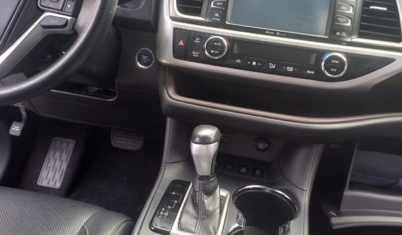 
								2015 Toyota Highlander full									