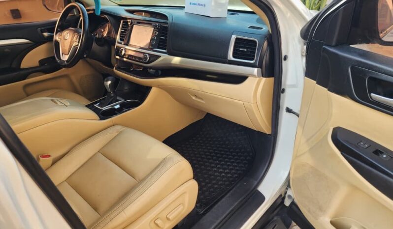 
								2019 Toyota Highlander full									