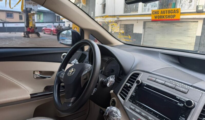 
								2019 Toyota Venza full									