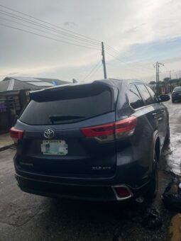 
										2017 Toyota Highlander full									