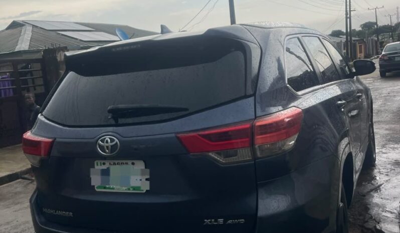 
								2017 Toyota Highlander full									