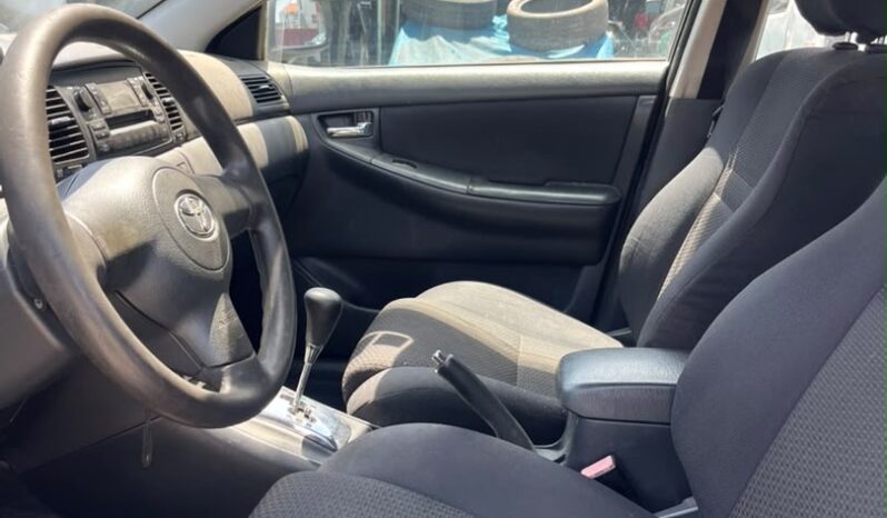 
								2005 Toyota Corolla full									