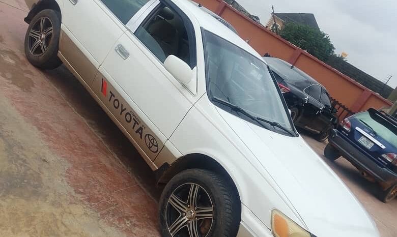 
								2002 Toyota Camry full									