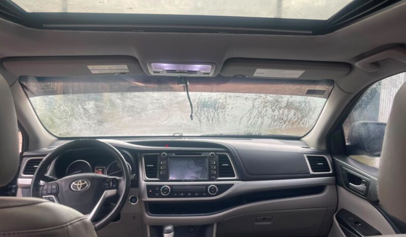 
								2017 Toyota Highlander full									