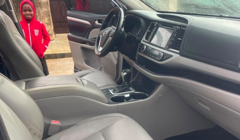 
								2017 Toyota Highlander full									