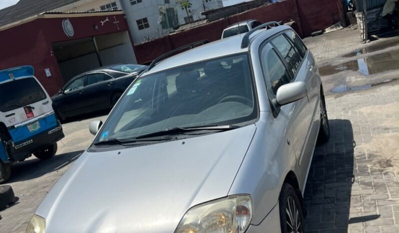 
								2005 Toyota Corolla full									