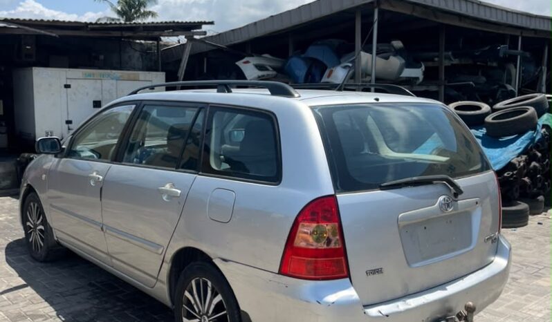 
								2005 Toyota Corolla full									