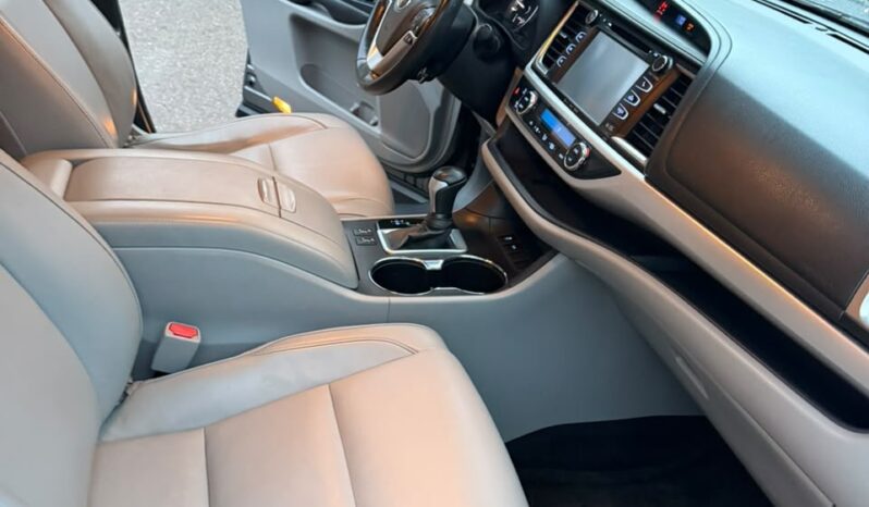 
								2019 Toyota Highlander full									