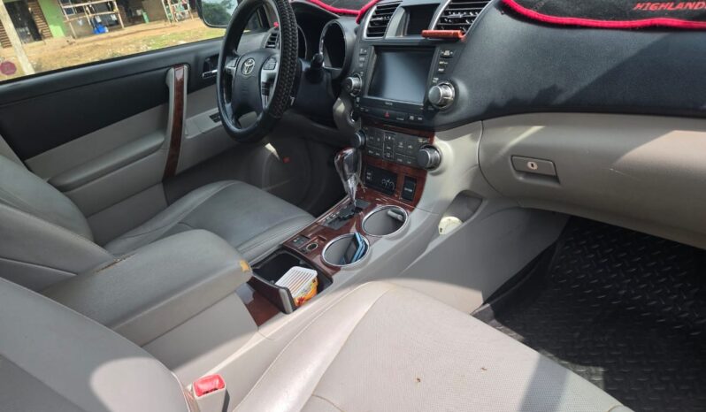 
								2011 Toyota Highlander full									