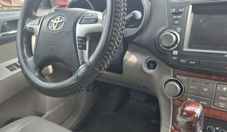 
								2011 Toyota Highlander full									