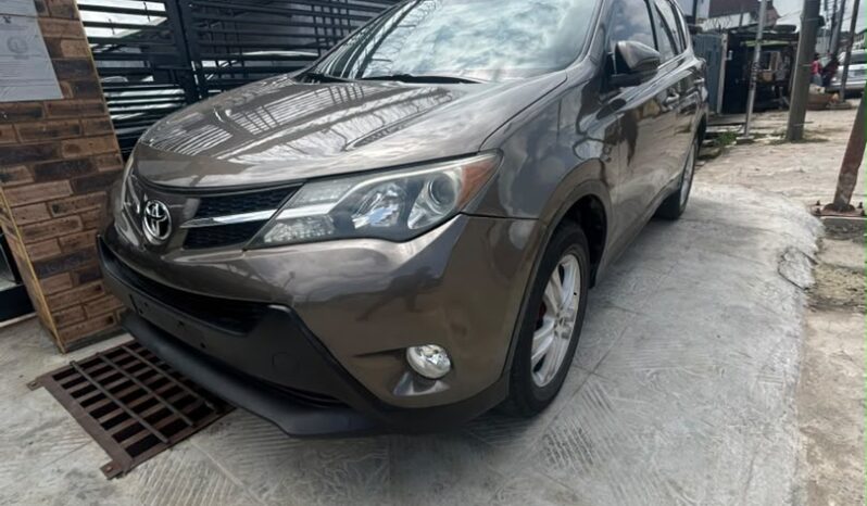 
								2015 Toyota RAV4 full									